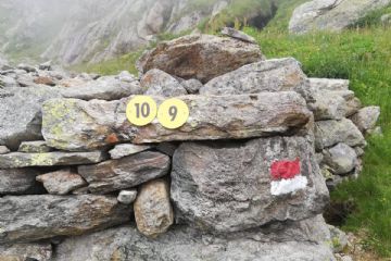 Dall' Alpe Mionda seguire sempre il numero 9