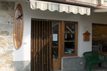 Indirizzo:	Via Bonatto Minella 3					<br>Tel/Fax:320/0206824 Mara 347/8874416 Rita						<br>Note:<br>giorno di chiusura il Lunedì <br>Aperto la domenica			<br>orario invernale : 7.45 - 12.00 . <br>Il sabato anche di pomeriggio 15.30 - 18.30					<br>orario estivo : 7.45 - 12.00  e 16.00 - 19.00					